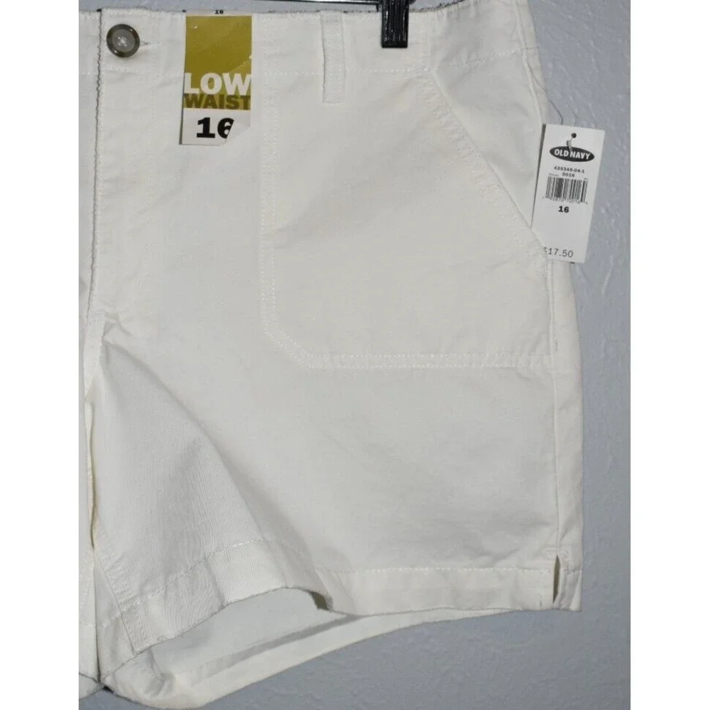 Old Navy Women 16 Shorts LOW‎ WAIST whiskered White Flat Front 5 1/2